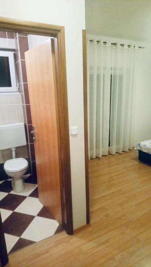 Apartmani Niko 1 Radovin 外观 照片