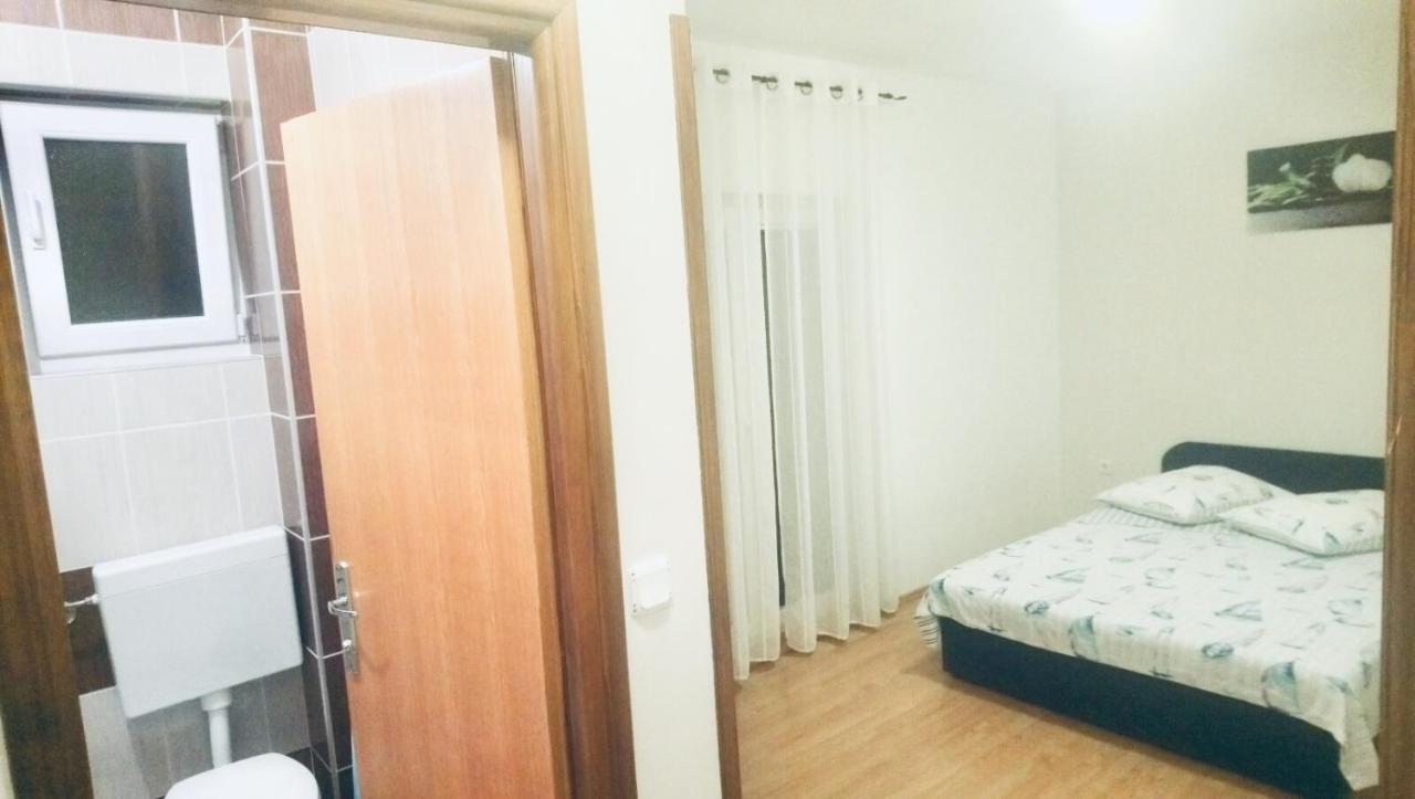 Apartmani Niko 1 Radovin 外观 照片