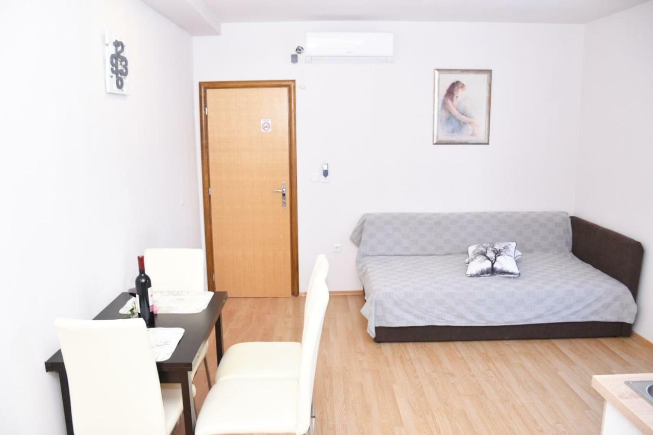 Apartmani Niko 1 Radovin 外观 照片