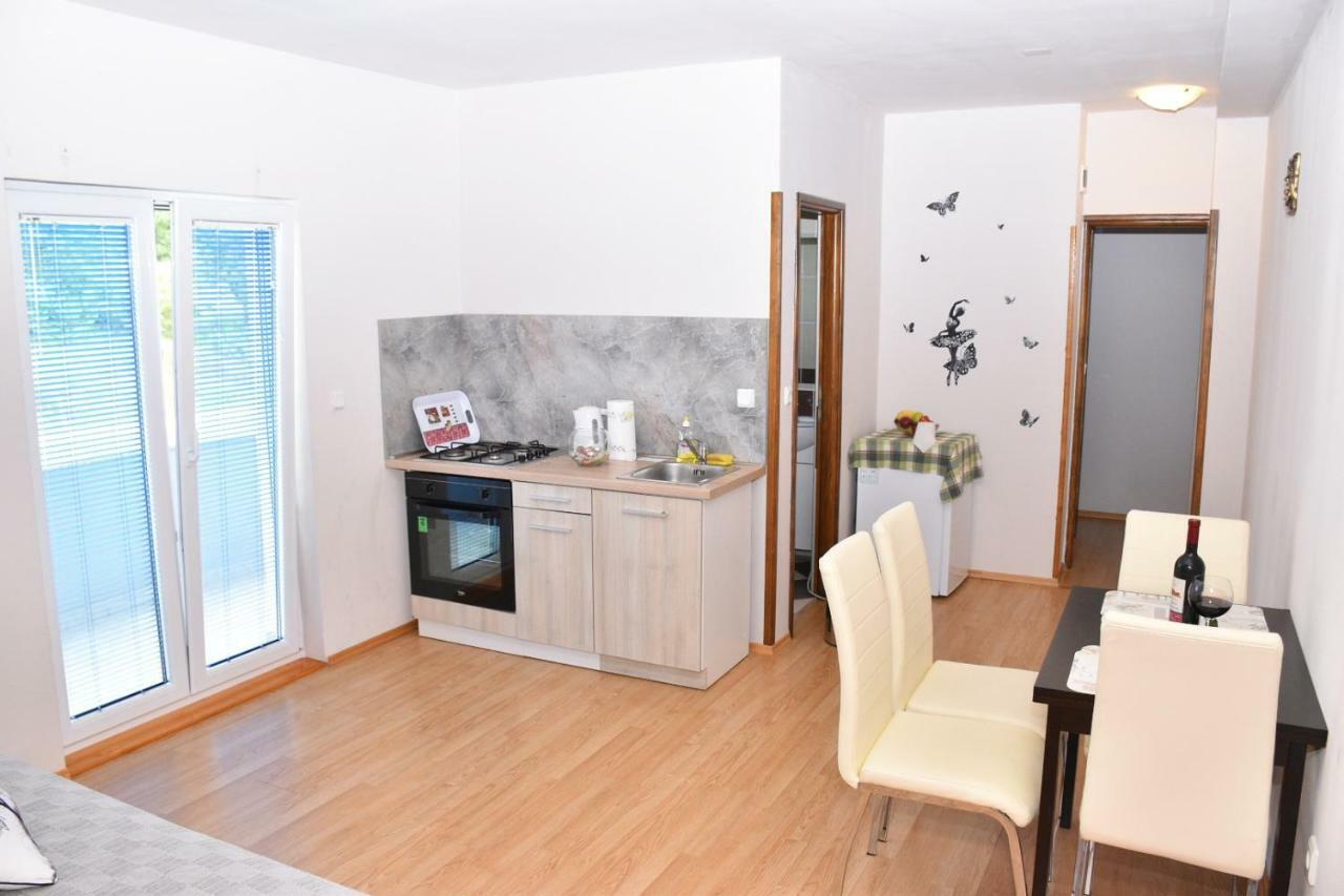 Apartmani Niko 1 Radovin 外观 照片
