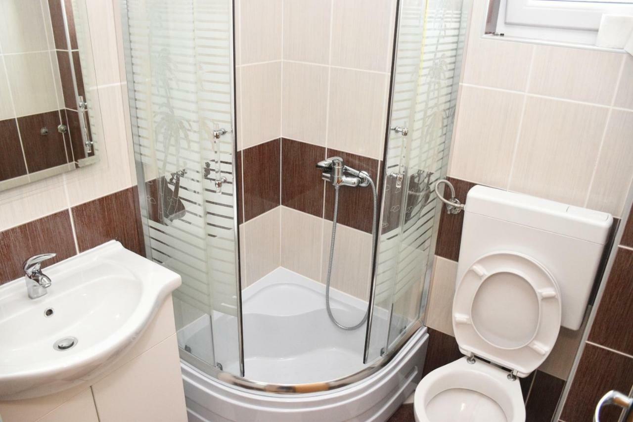 Apartmani Niko 1 Radovin 外观 照片